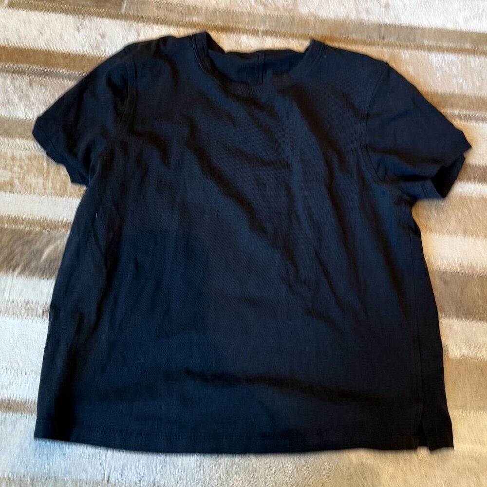 Black Lululemon tee shirt